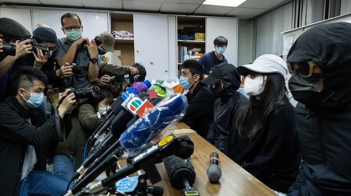 Familiares de los doce jóvenes detenidos en agosto de 2020 cuando intentaban cruzar desde China a Taiwán. Familiares de los doce jóvenes detenidos en agosto de 2020 cuando intentaban cruzar desde China a Taiwán.