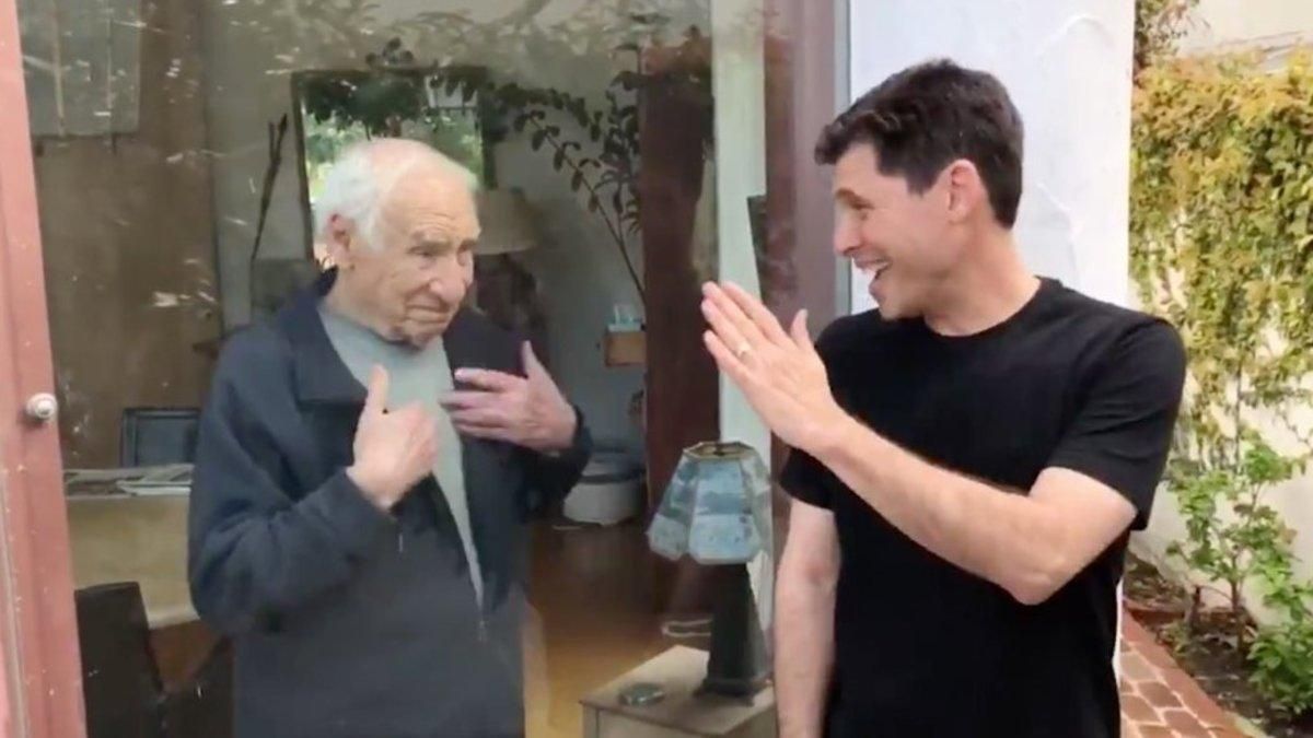 Mel Brooks y su hijo Max Brooks, en una imagen del vídeo Mel Brooks y su hijo Max Brooks, en una imagen del vídeo