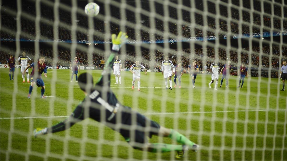 Messi erra un penalti en la vuelta de las semifinales del Barça contra el Chelsea del 2012.