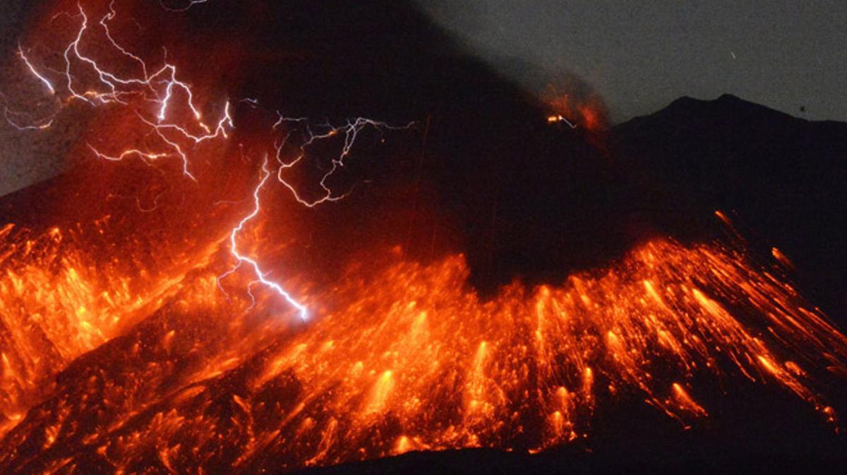 El Japó declara l’alerta màxima per l’erupció del volcà Sakurajima