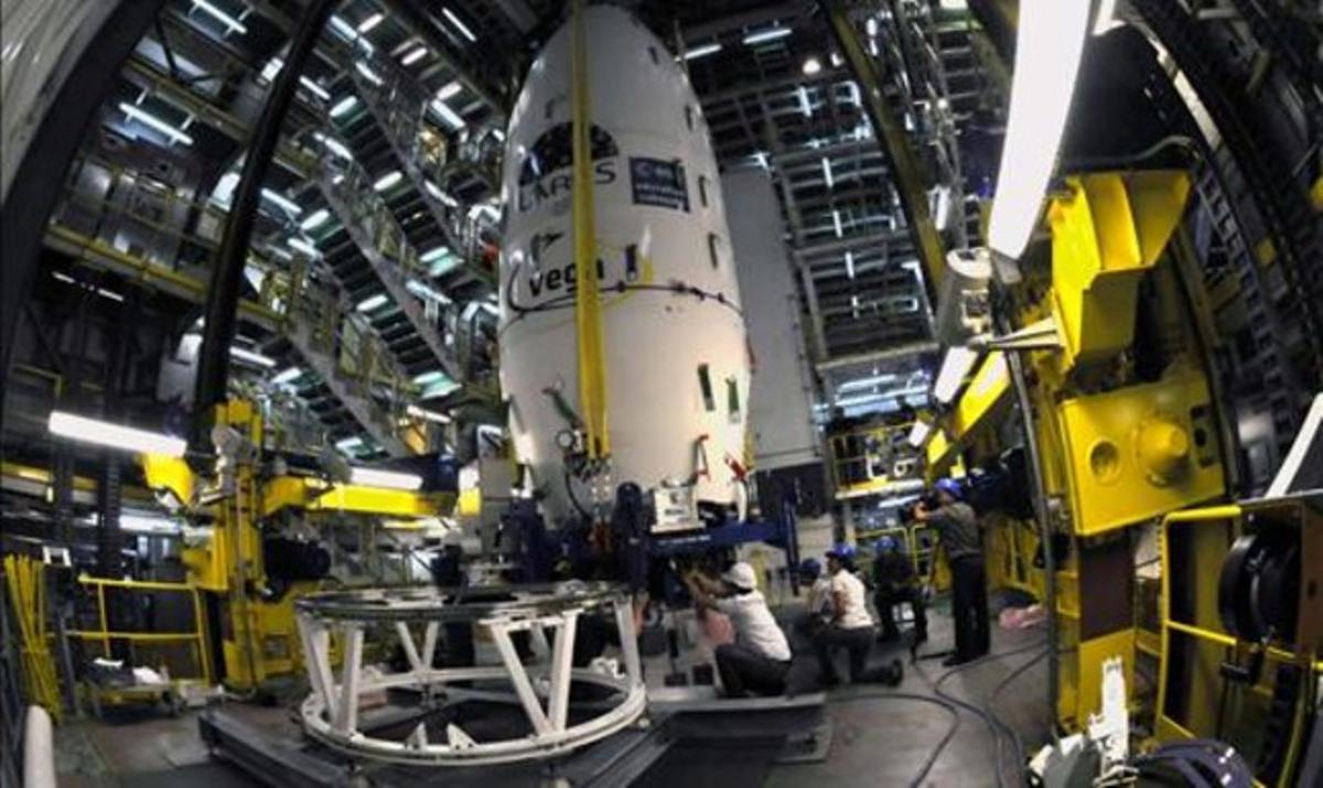 El nuevo cohete Vega, el más pequeño de los lanzadores espaciales europeos.