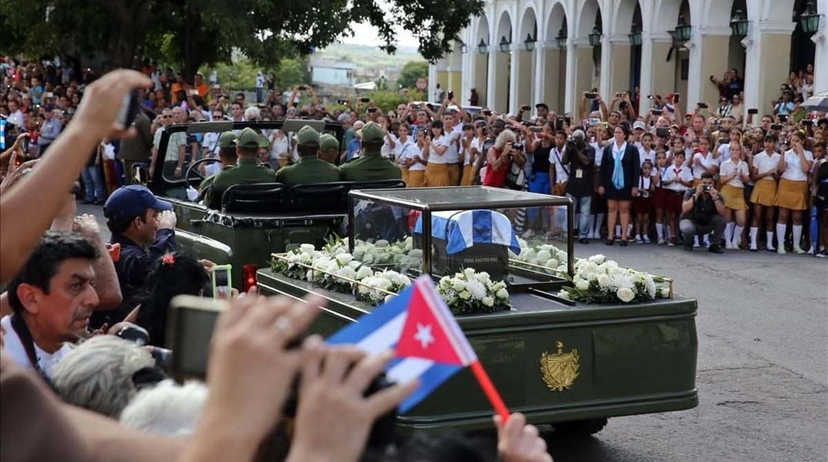 El cortejo con los restos de Fidel Castro, a su paso por la ciudad de Matanzas. El cortejo con los restos de Fidel Castro, a su paso por la ciudad de Matanzas.