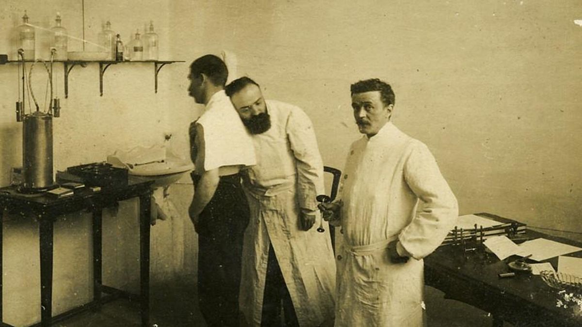 Tenir cura dels que curen | + Història Tenir cura dels que curen | + Història