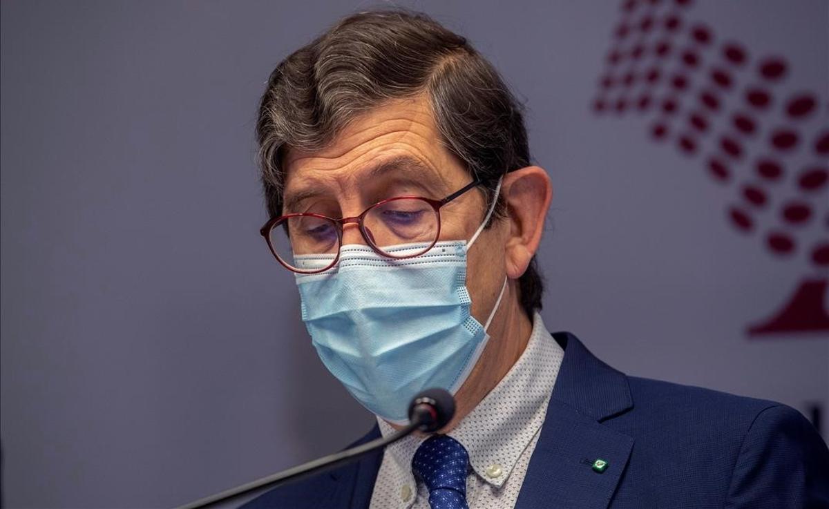 El consejero de Salud de Murcia, Manuel Villegas, en la rueda de prensa en la que ha pedido perdón por haberse vacunado contra el coronavirus. El consejero de Salud de Murcia, Manuel Villegas, en la rueda de prensa en la que ha pedido perdón por haberse vacunado contra el coronavirus.