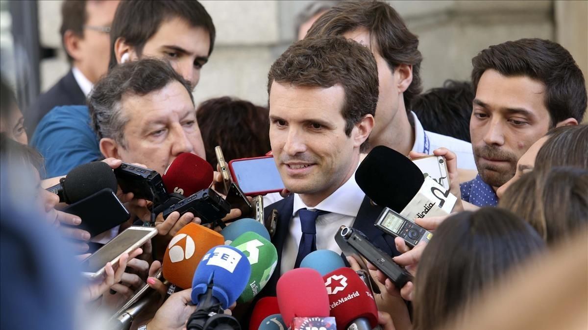 El presidente del PP, Pablo Casado, responde a los periodistas en el Congreso El presidente del PP, Pablo Casado, responde a los periodistas en el Congreso