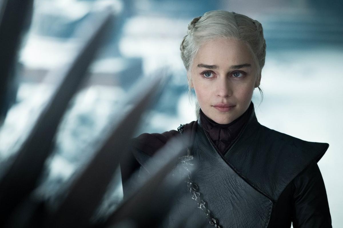 Emilia Clarke conocida por interpretar a Daenerys Targaryen en la serie de HBO Juego de tronos.