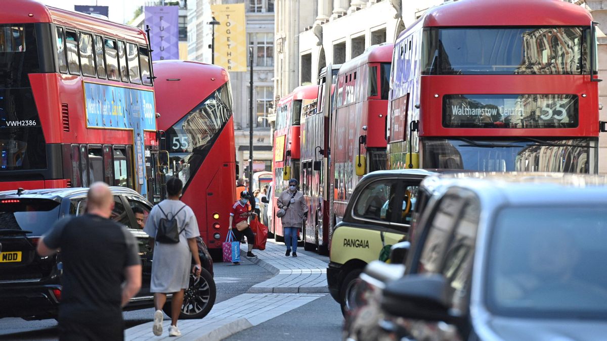 Atasco en la londinense Oxford Street, el pasado mes de agosto, con motivo de una protesta ecologista. Atasco en la londinense Oxford Street, el pasado mes de agosto, con motivo de una protesta ecologista.