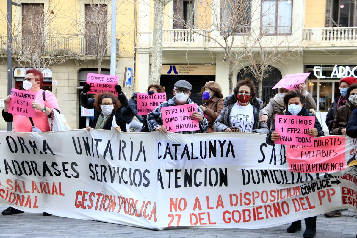 Concentración de la Plataforma en Defensa de los Servicios Públicos para denunciar las condiciones de la gestión privada del Servicio de Atención Domiciliaria de Barcelona, el 22 de enero de 2021 Concentración de la Plataforma en Defensa de los Servicios Públicos para denunciar las condiciones de la gestión privada del Servicio de Atención Domiciliaria de Barcelona, el 22 de enero de 2021