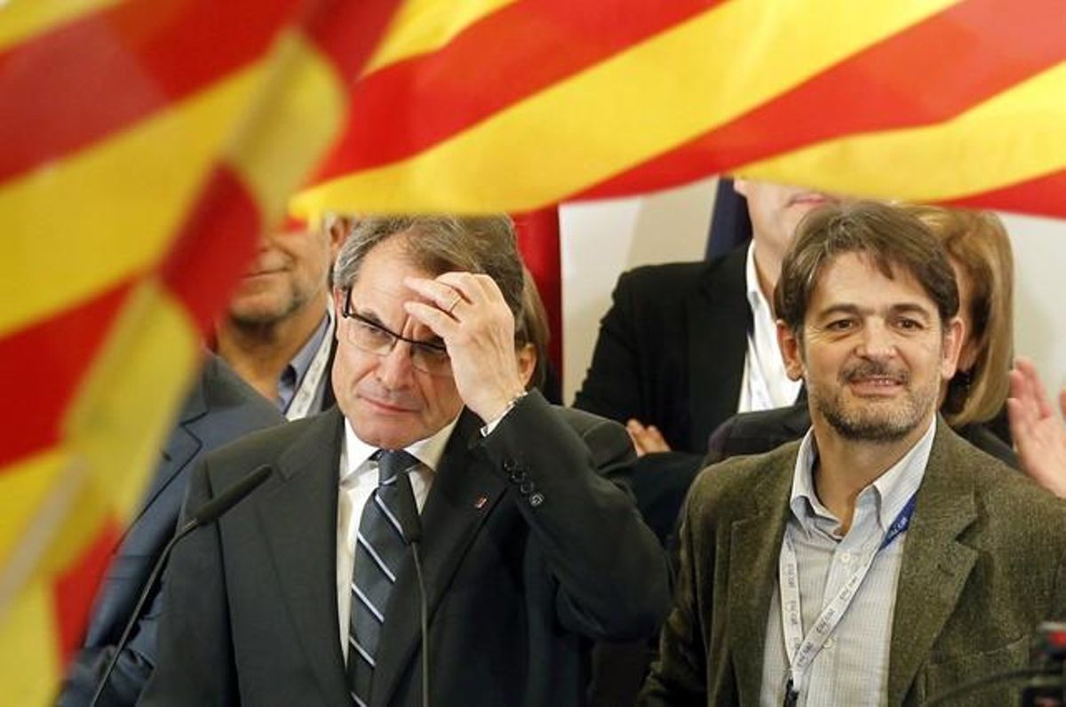 Artur Mas y Oriol Pujol, durante la noche electoral, en el Hotel Majestic de Barcelona. Artur Mas y Oriol Pujol, durante la noche electoral, en el Hotel Majestic de Barcelona.