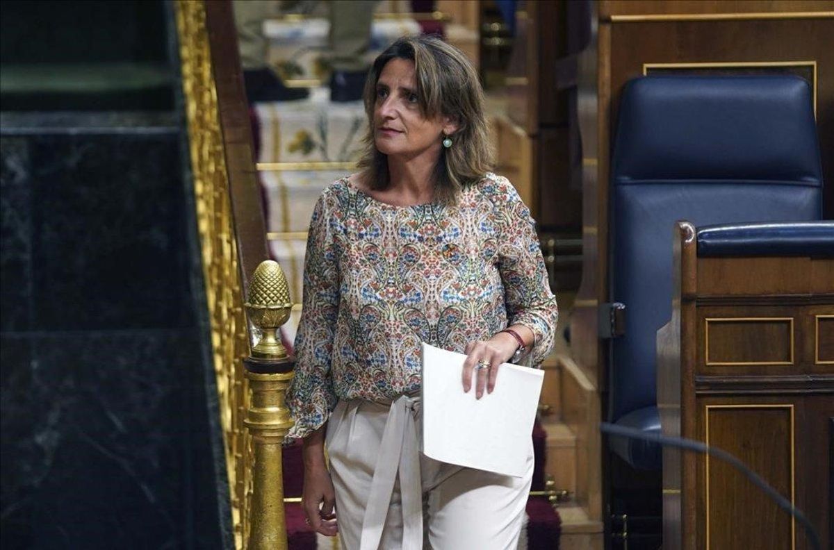 Pleno del Congreso , en la imagen la Vicepresidenta Cuarta Teresa Ribera y ministra para la Transición Ecológica y el Reto Demográfico. Pleno del Congreso , en la imagen la Vicepresidenta Cuarta Teresa Ribera y ministra para la Transición Ecológica y el Reto Demográfico.