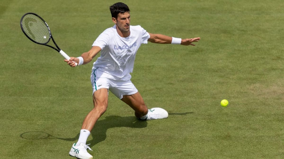 Djokovic se entrena en Wimbledon. Djokovic se entrena en Wimbledon.