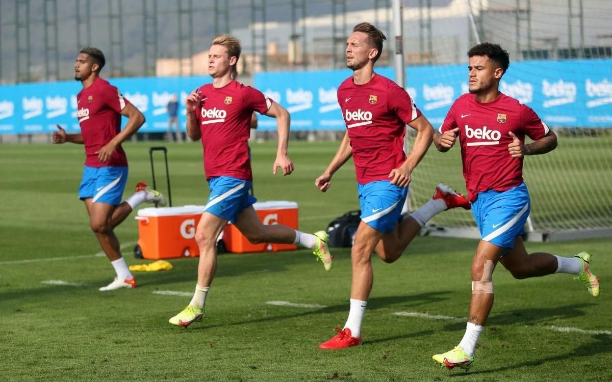Araujo, Frenkie de Jong, Luuk de Jong y Coutinho, en el entrenamiento previo al duelo con el Bayern. Araujo, Frenkie de Jong, Luuk de Jong y Coutinho, en el entrenamiento previo al duelo con el Bayern.