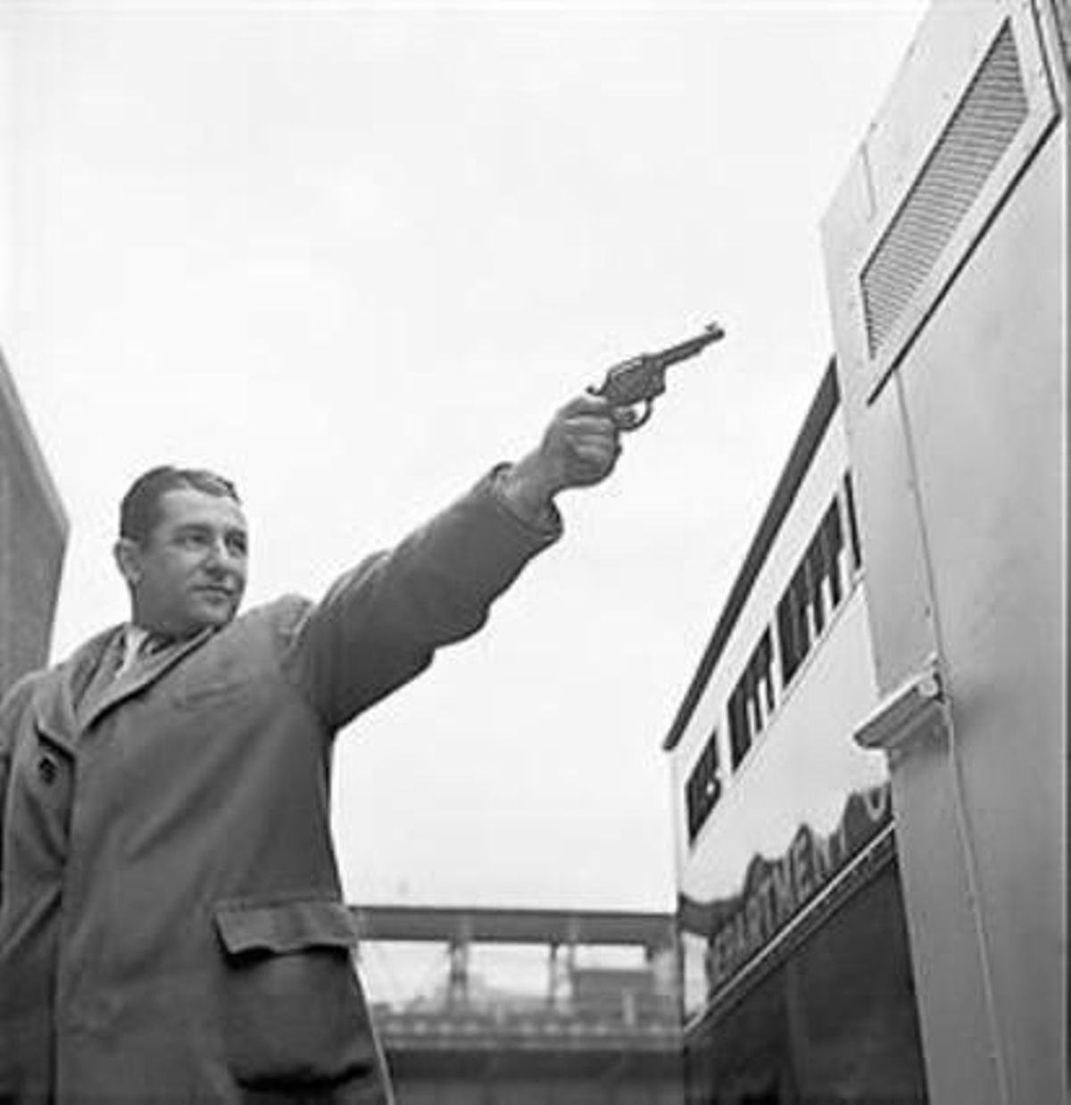 Foto artística de un policía de origen irlandés (1948). Foto artística de un policía de origen irlandés (1948).