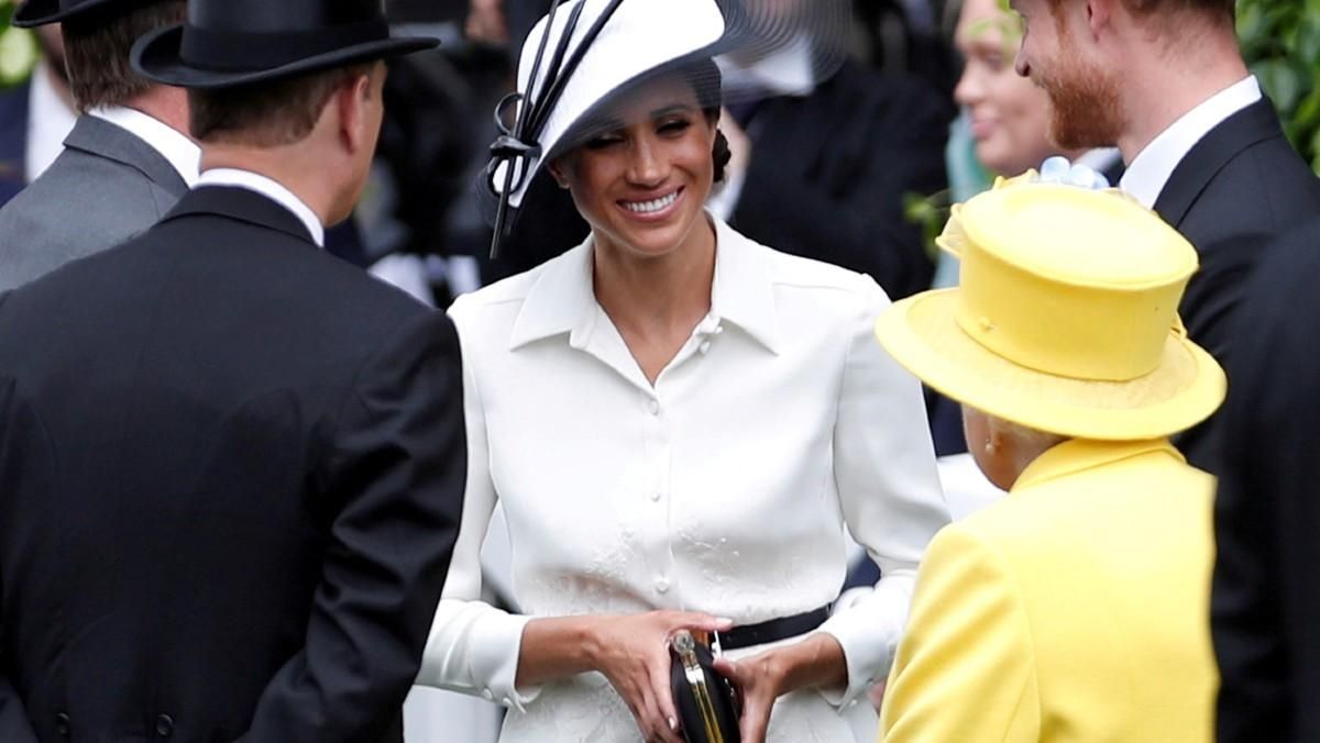 Meghan Markle, con el príncipe Harry y la reina Isabel, en Ascott, en junio de 2018. Meghan Markle, con el príncipe Harry y la reina Isabel, en Ascott, en junio de 2018.