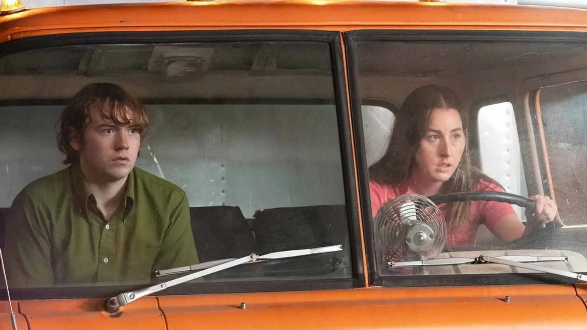 Cooper Hoffman y Alana Haim protagonizan este romance juvenil. Cooper Hoffman y Alana Haim protagonizan este romance juvenil.