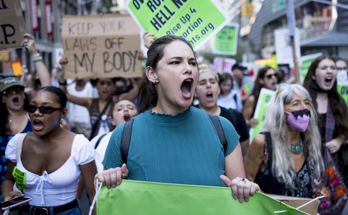 Activistas protestan en Washigton tras la prohibición del aborto como derecho constitucional