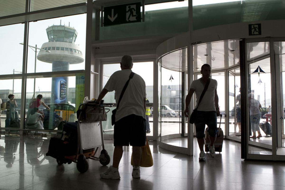 Acuerdo entre PSOE, CiU y ERC para que la Generalitat tenga papel