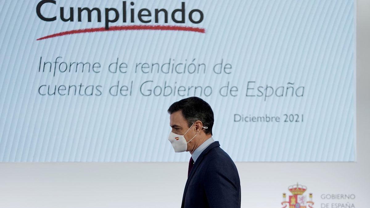 El presidente del Gobierno, Pedro Sánchez, en la presentación del informe de rendición de cuentas del último semestre del año, este 29 de diciembre de 2021 en la Moncloa.