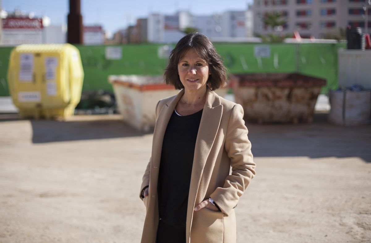 Paula Sánchez, en una obra en Mislata donde gestionan los residuos. Paula Sánchez, en una obra en Mislata donde gestionan los residuos.