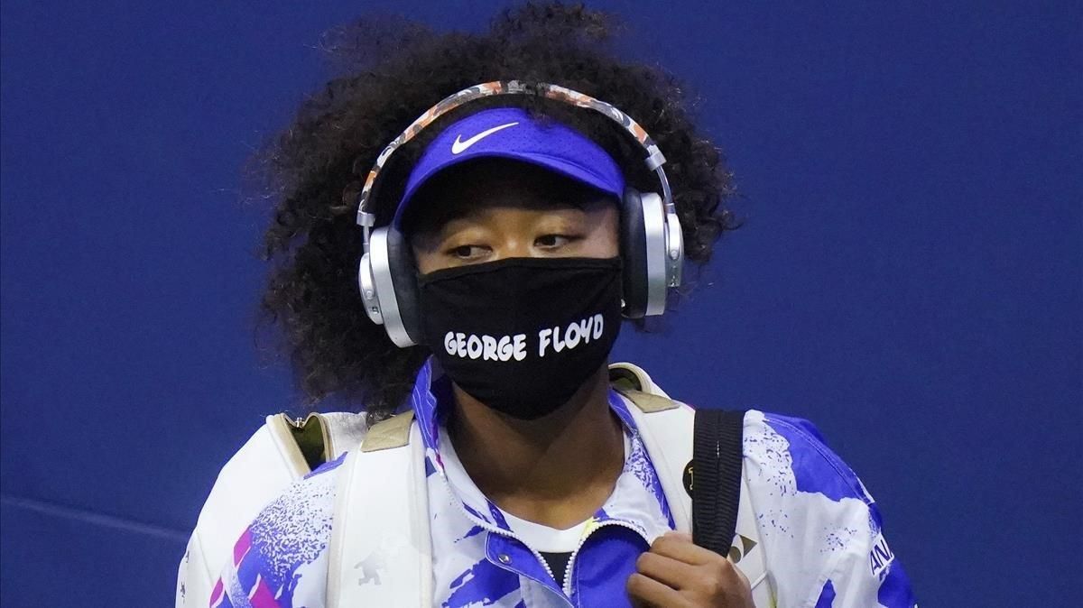 Naomi Osaka, con máscara en homenaje a George Floyd. Naomi Osaka, con máscara en homenaje a George Floyd.