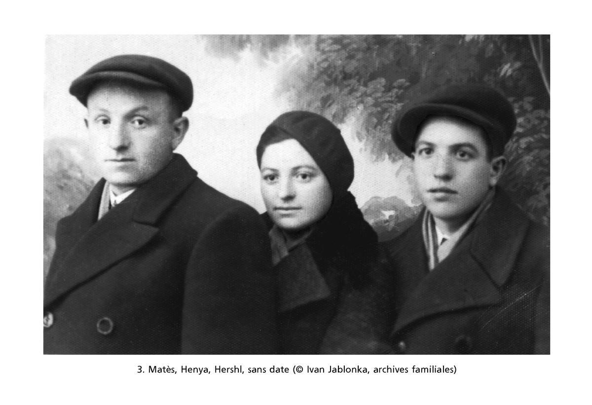 Matès, el abuelo de Ivan Jablonka, con dos de sus hermanos, Henya y Hershl. 