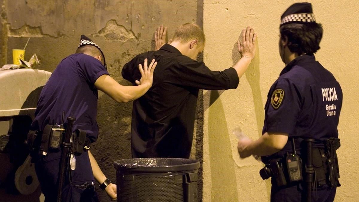 La Guàrdia Urbana incrementarà un 32% la presencial policial nocturna a Barcelona La Guàrdia Urbana incrementarà un 32% la presencial policial nocturna a Barcelona