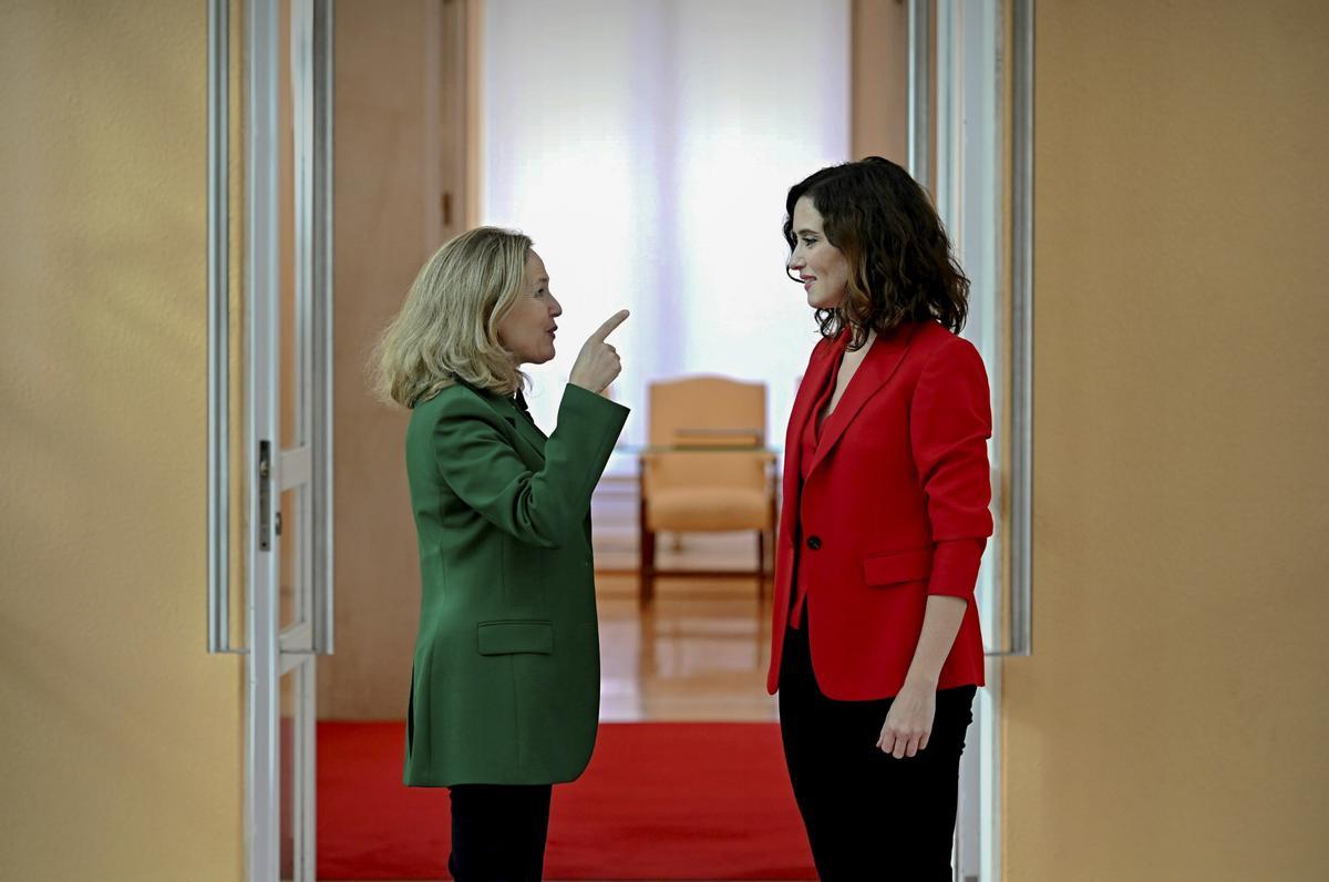 La vicepresidenta primera, Nadia Calviño, y la presidenta de Madrid, Isabel Ayuso, en un encuentro en septiembre de 2022.