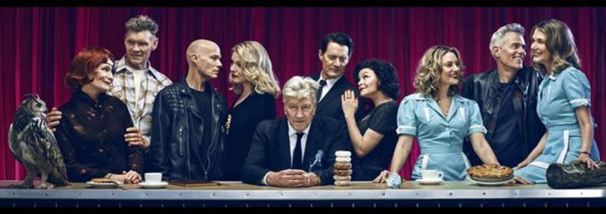 Foto de familia del reparto de la nueva ’Twin Peaks’, con el director David Lynch en el centro de la imagen.