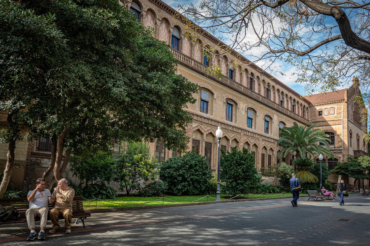 Capilla oculta de la residencia Ramon Llull, dentro la Escola ...