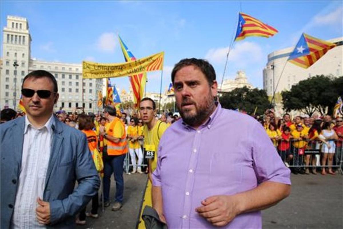 Junqueras en el acto central de la campaña ’Ara és l’hora’ en la plaza de Catalunya de Barcelona.