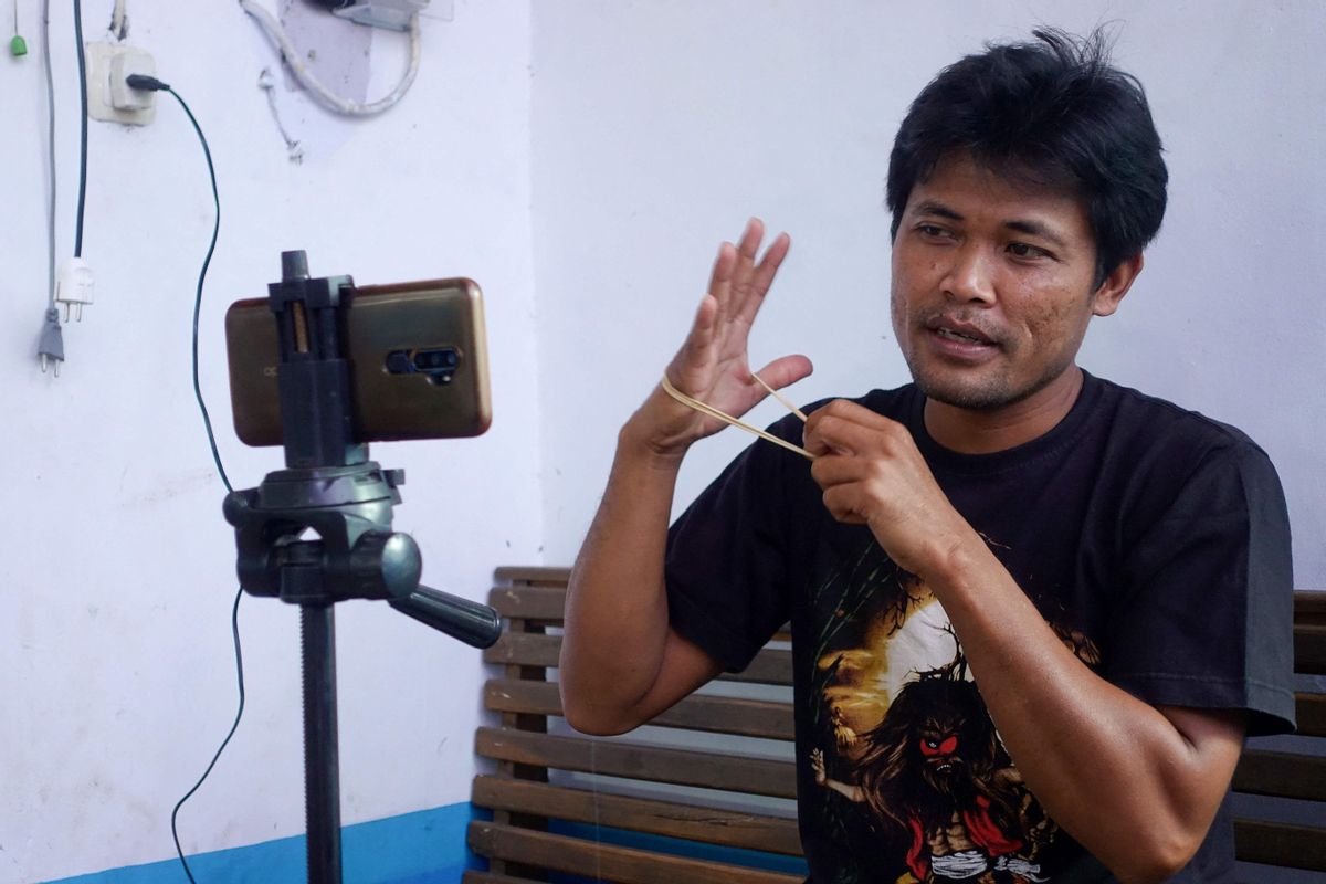 El mecánico 'influencer' de Indonesia que transformó a su comunidad en un "pueblo de youtubers" El mecánico 'influencer' de Indonesia que transformó a su comunidad en un "pueblo de youtubers"