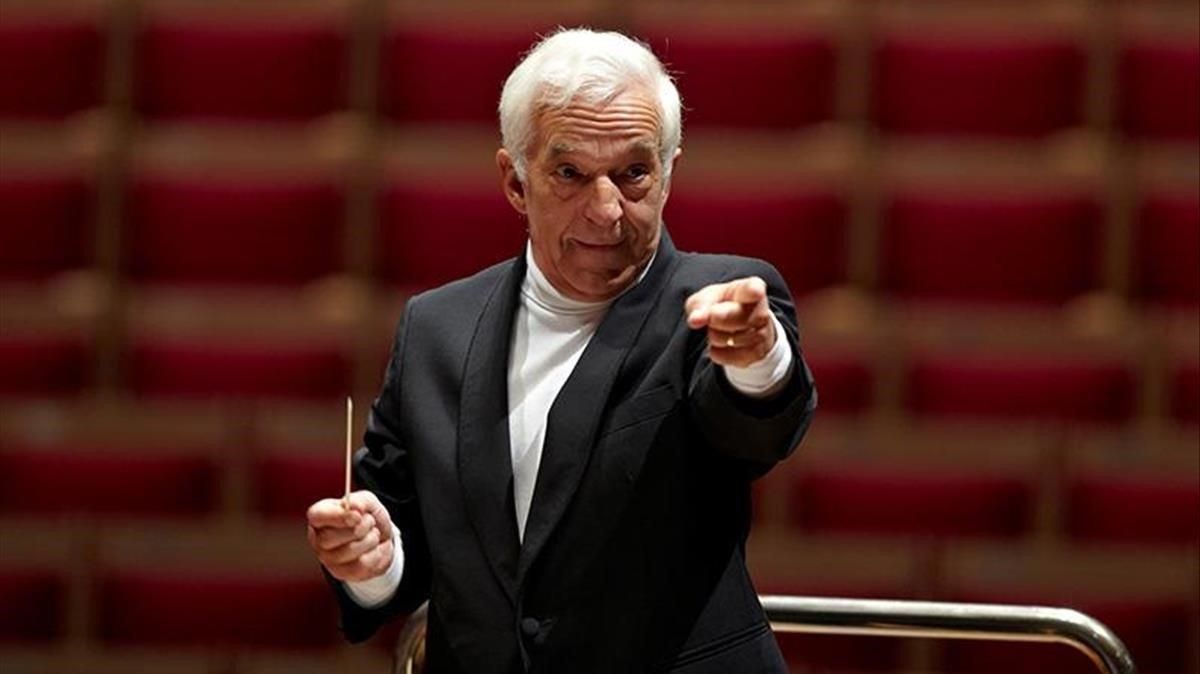 El director Cladimir Ashkenazy El director Cladimir Ashkenazy