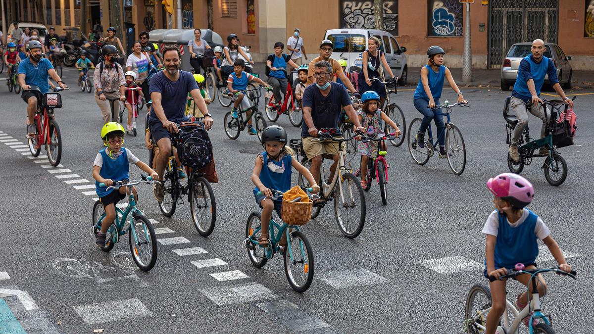 El Bicibús: al colegio en bicicleta por las calles del Eixample.