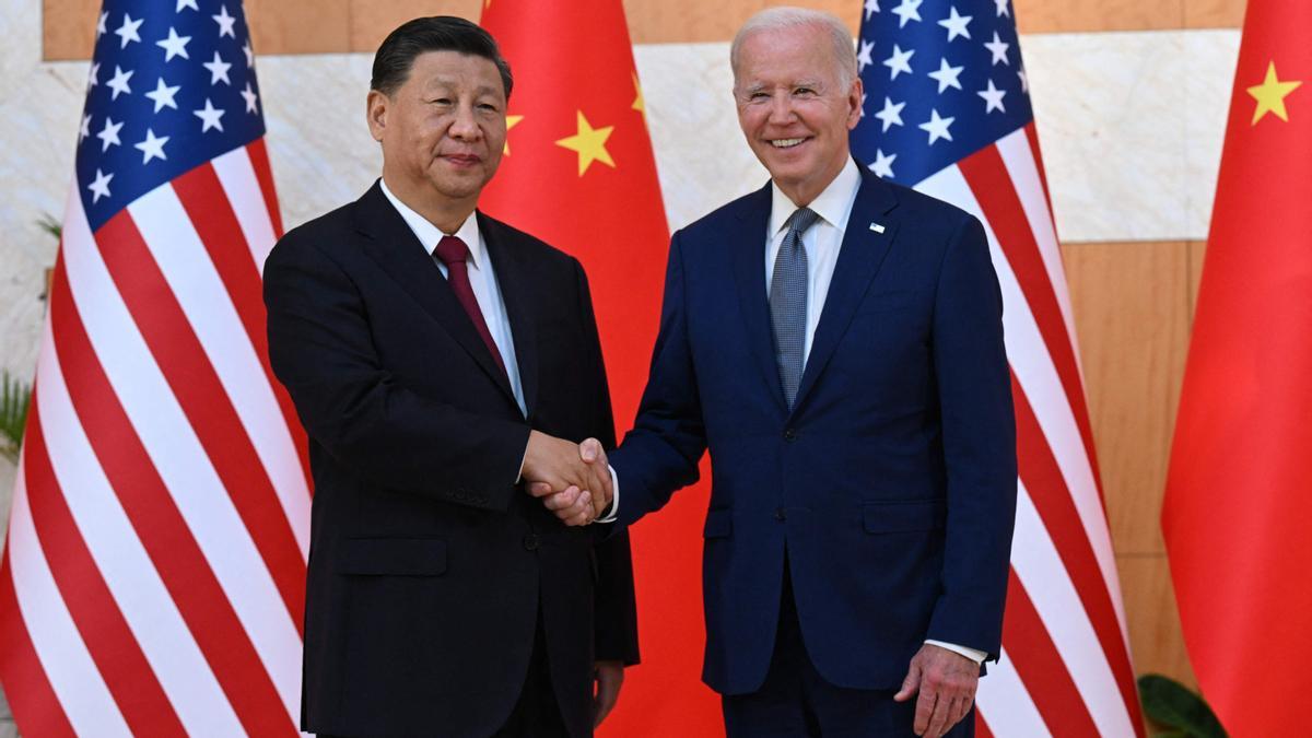 Joe Biden y Xi Jinping, antes de reunirse al margen de la cumbre del G-20 en Bali, el 14 de noviembre de 2022.
