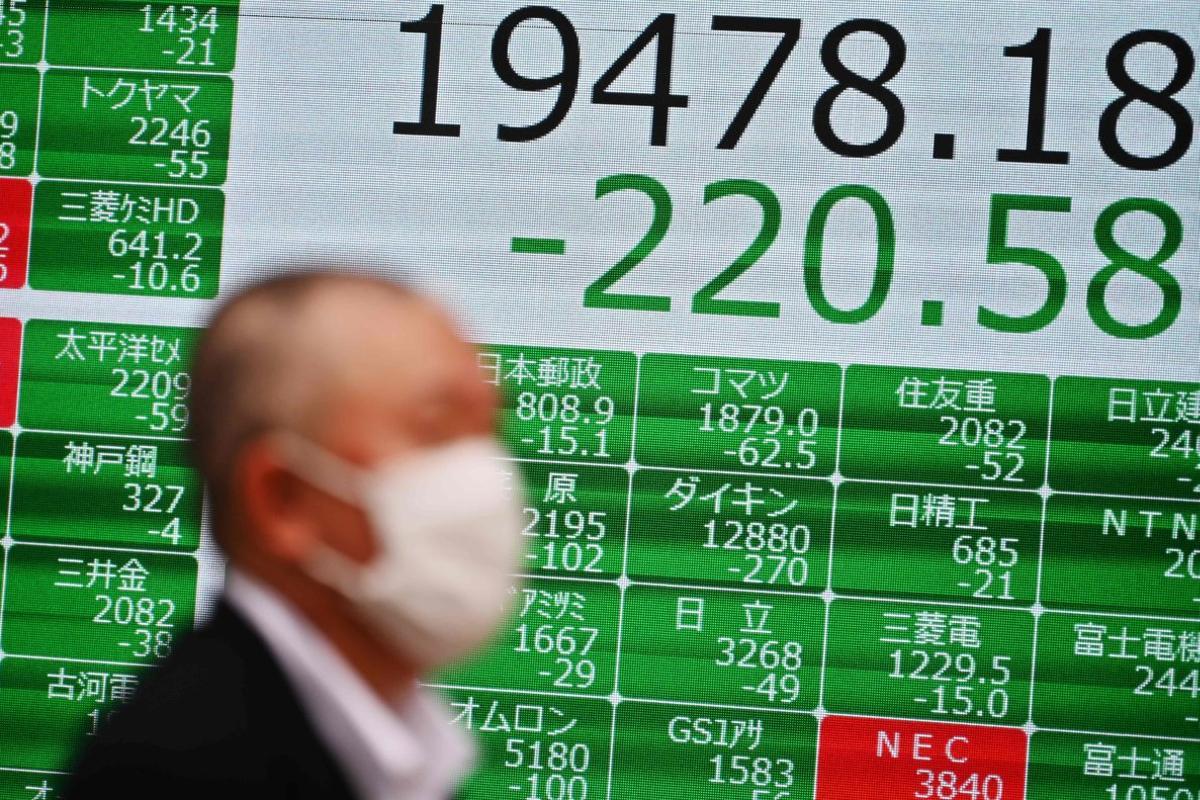 El índice japonés Nikkei experimenta caídas, por los temores ante el coronavirus y el ’crash’ del petróleo.
