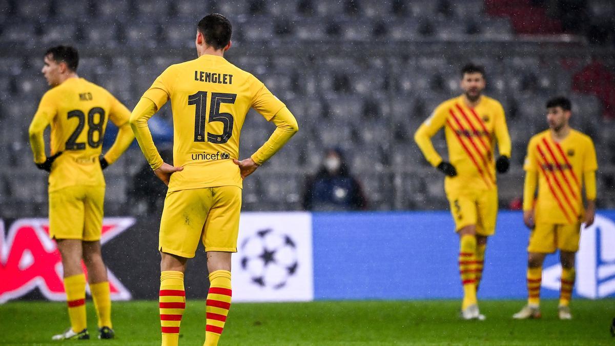 Clement Lenglet del Barcelona y sus compañeros reaccionan tras perder
