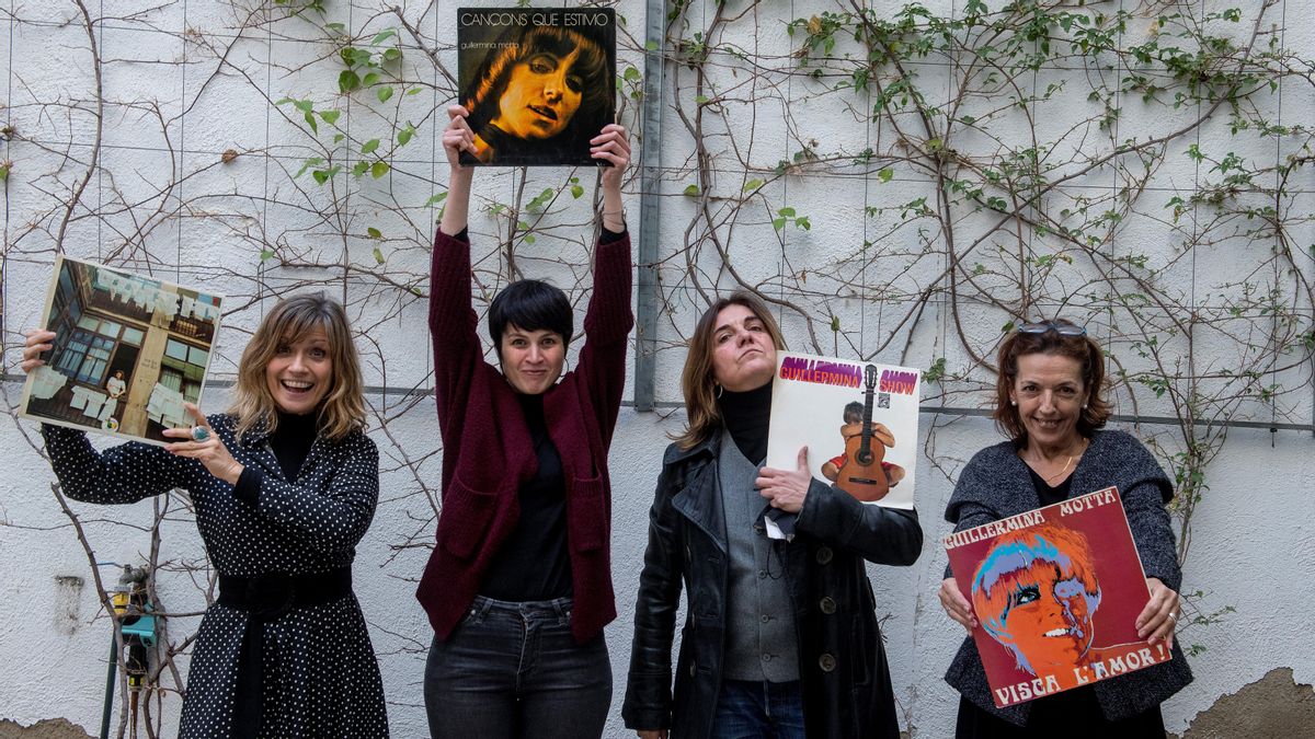 Mone Teruel, Anna Roig, Sílvia Comes y Laura Simó, exhibiendo las portadas de discos Guillermina Motta en la sede de la SGAE. Mone Teruel, Anna Roig, Sílvia Comes y Laura Simó, exhibiendo las portadas de discos Guillermina Motta en la sede de la SGAE.