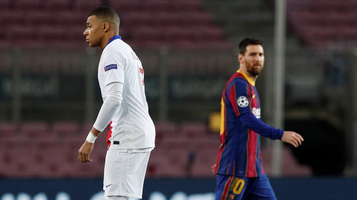 Messi mira a Mbappé. Messi mira a Mbappé.