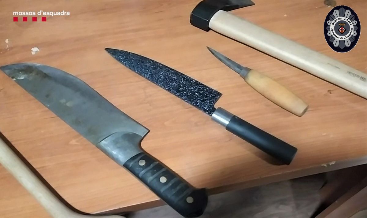 Armas incautadas por los Mossos en un operativo contra la venta de droga en L’Hospitalet. Armas incautadas por los Mossos en un operativo contra la venta de droga en L’Hospitalet.