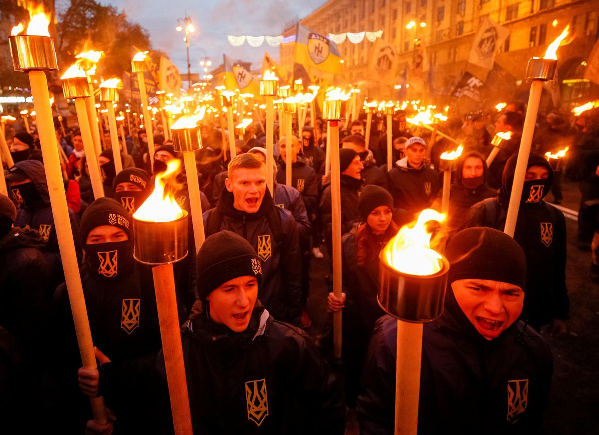 Miembros del Batallón Azov y de los partidos posfascistas Svoboda y Pravy Sektor durante una manifestación en Kiev del 2017 Miembros del Batallón Azov y de los partidos posfascistas Svoboda y Pravy Sektor durante una manifestación en Kiev del 2017