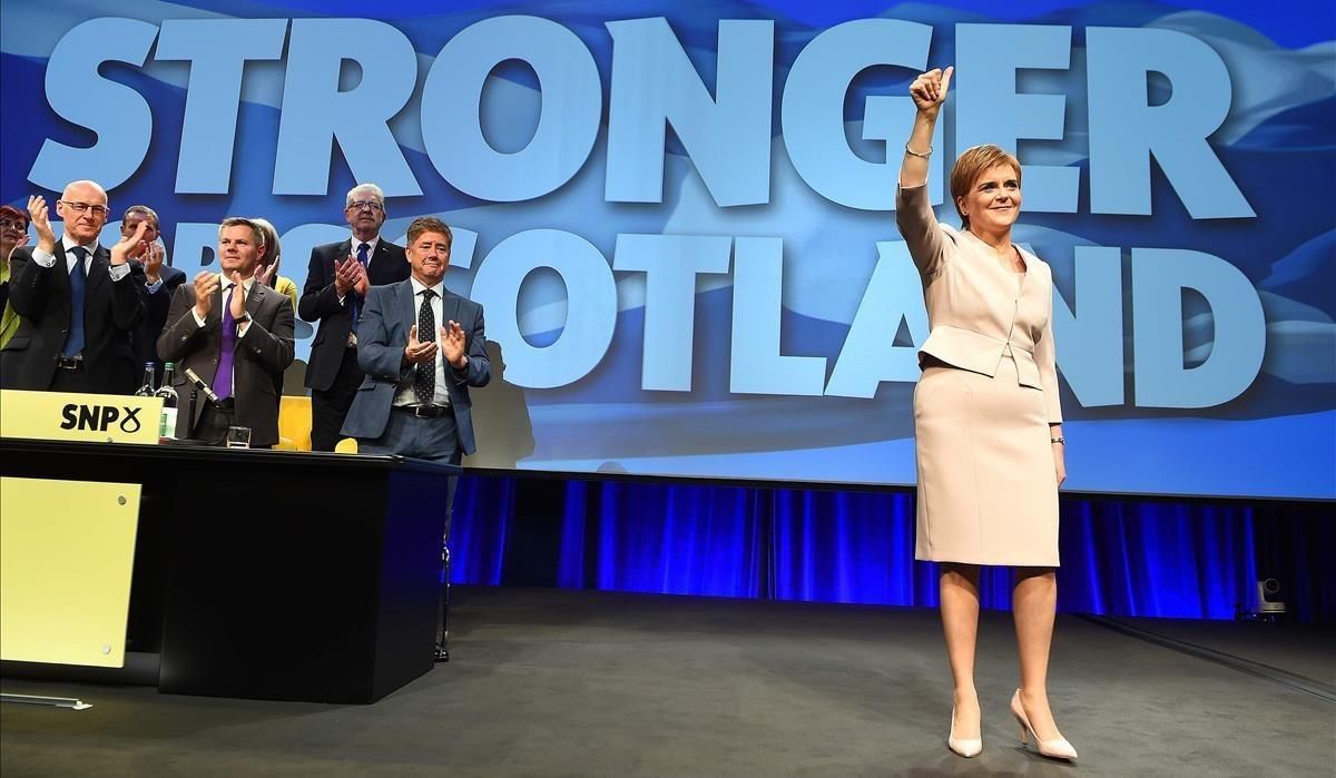 Nicola Sturgeon, en la cumbre del SNP en Aberdeen. Nicola Sturgeon, en la cumbre del SNP en Aberdeen.