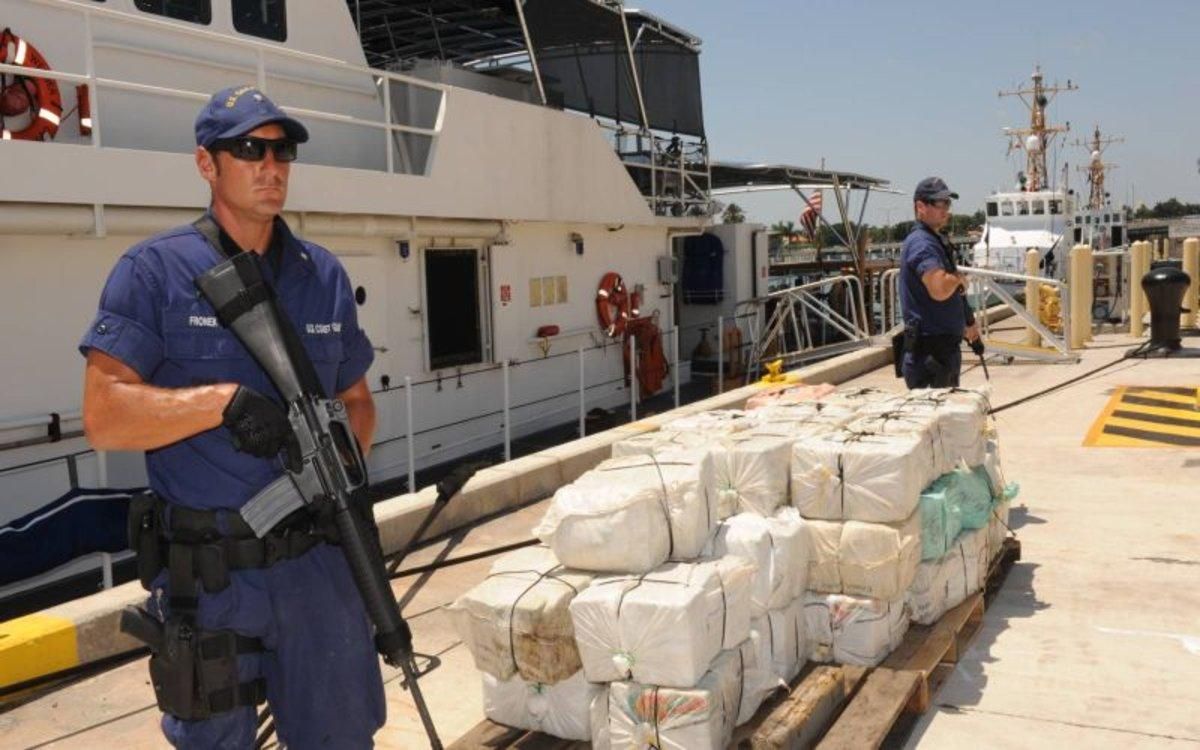 Los operativos coordinados entre varios países para combatir el narcotráfico. Los operativos coordinados entre varios países para combatir el narcotráfico.