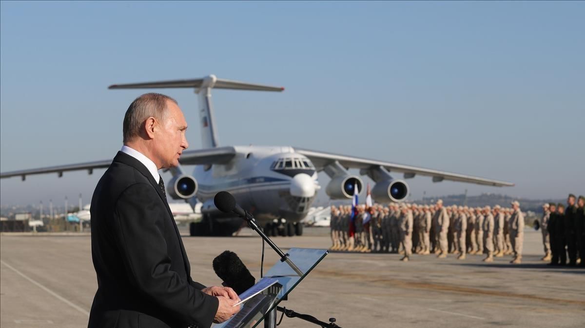 El presidente ruso, Vladímir Putin, en una visita a las tropas en Siria, el 11 de diciembre. El presidente ruso, Vladímir Putin, en una visita a las tropas en Siria, el 11 de diciembre.
