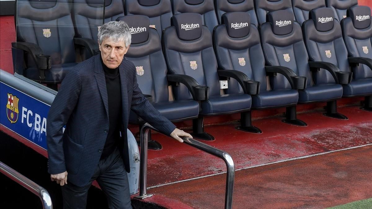 Quique Setién, en el Camp nou, en su presentación, como entrenador del Barça. Quique Setién, en el Camp nou, en su presentación, como entrenador del Barça.