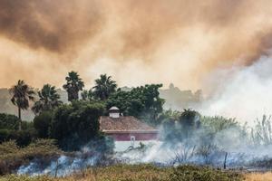 El sud d’Europa crema: les altes temperatures alimenten els incendis
