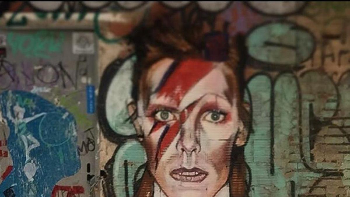 Moviliza a sus seguidores para "indultar" el mural de David Bowie del Carmen, en Valencia