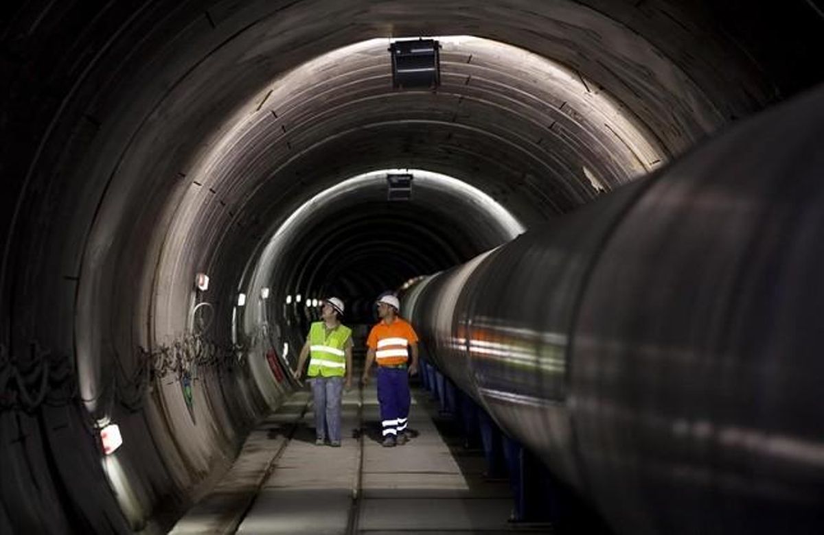 Tubería y túnel de interconexión de agua de Fontsanta Trinitat. Tubería y túnel de interconexión de agua de Fontsanta Trinitat.