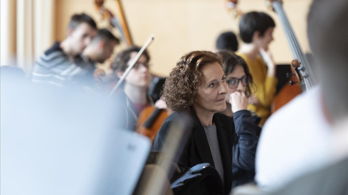 Marta Angelat, entre los jóvenes músicos de la Esmuc. Marta Angelat, entre los jóvenes músicos de la Esmuc.