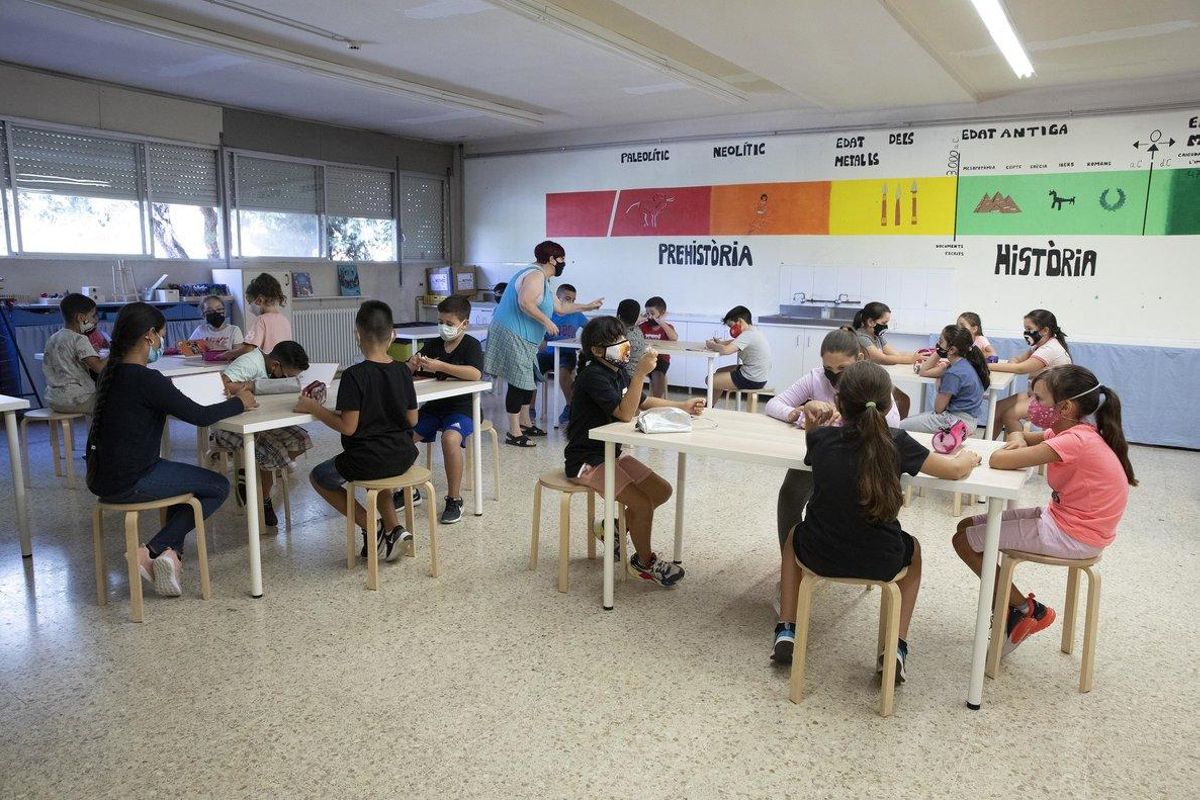 Un aula de primaria de una escuela de Santa Coloma el primer día de cole. Un aula de primaria de una escuela de Santa Coloma el primer día de cole.