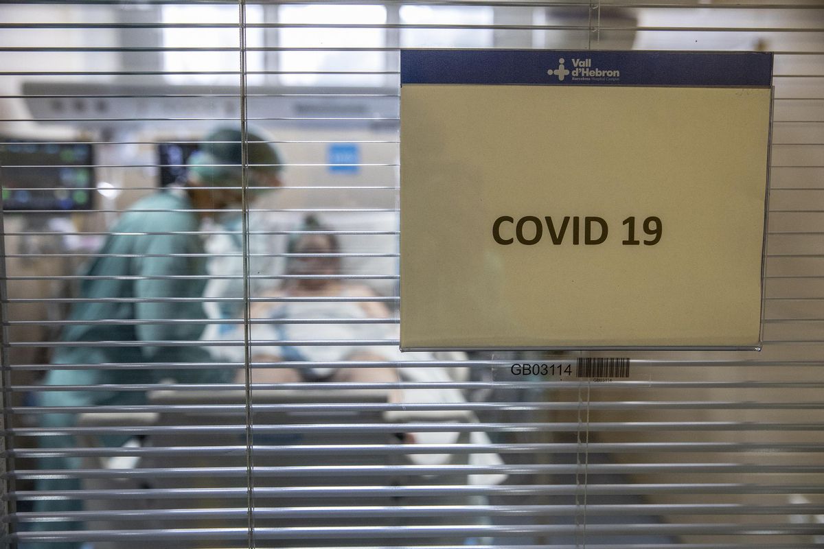 Un paciente con covid-19 en la uci del Hospital Vall d’Hebron, en Barcelona, el pasado abril. Un paciente con covid-19 en la uci del Hospital Vall d’Hebron, en Barcelona, el pasado abril.